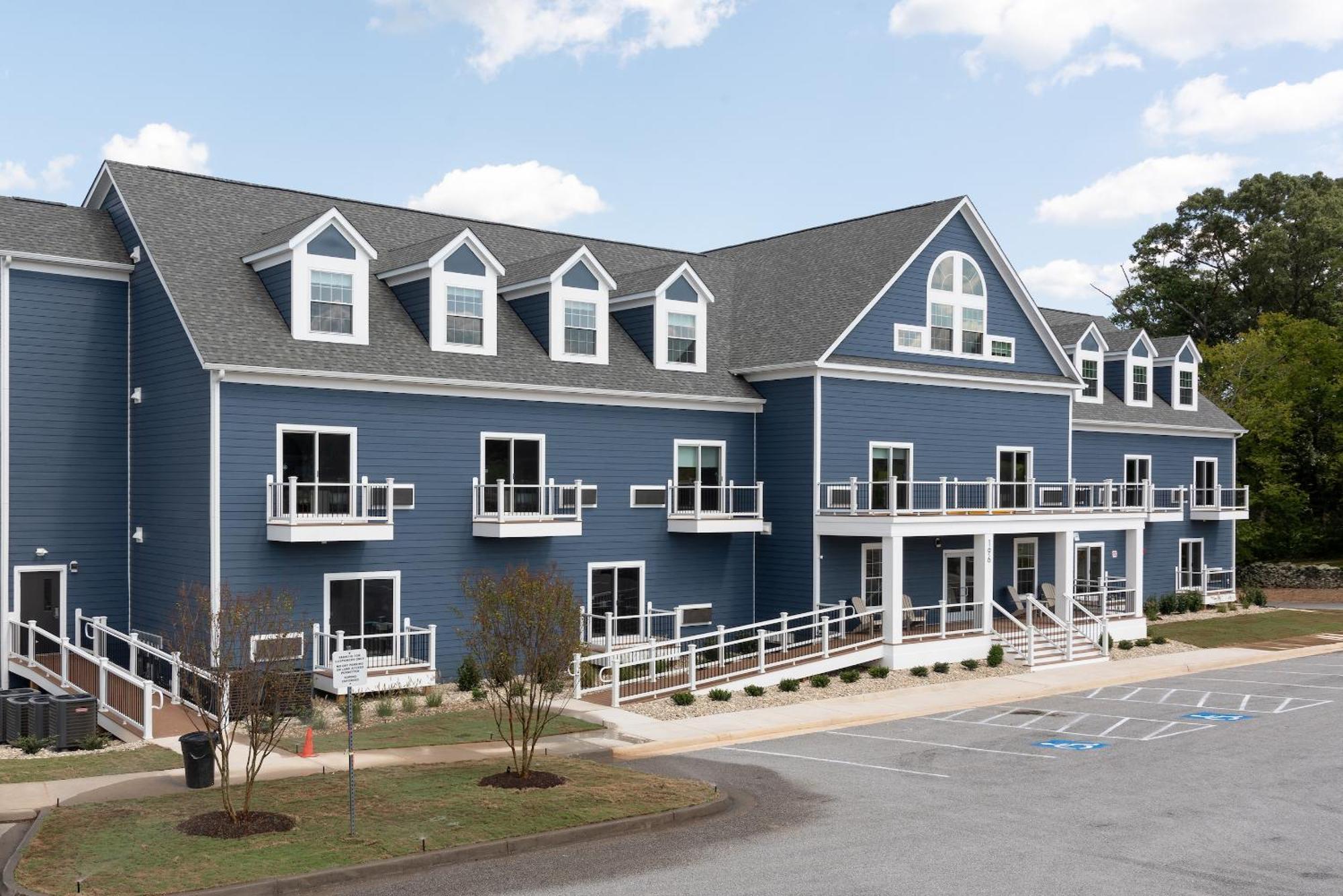 Boardwalk Hotel On Lake Anna By Kasa Mineral Exteriör bild