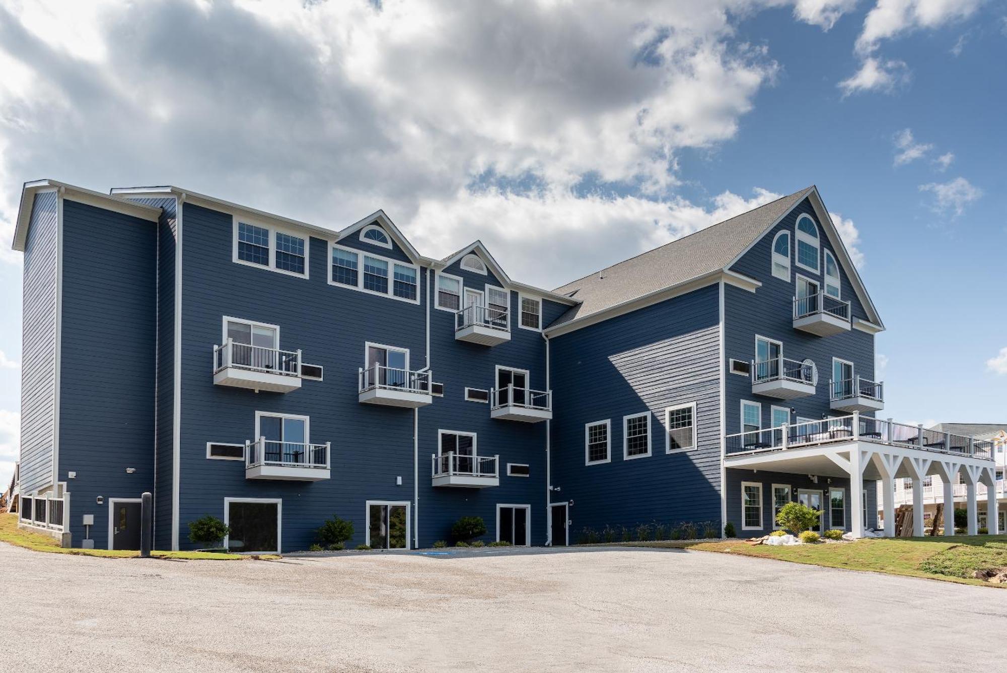 Boardwalk Hotel On Lake Anna By Kasa Mineral Exteriör bild